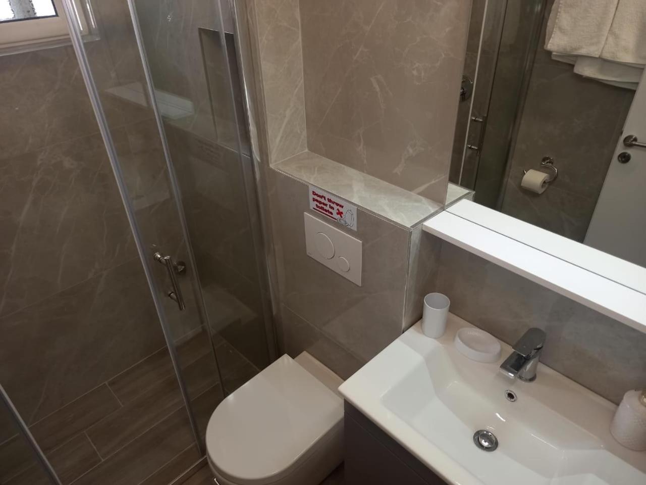 Kosta Apartments Sarande Room photo